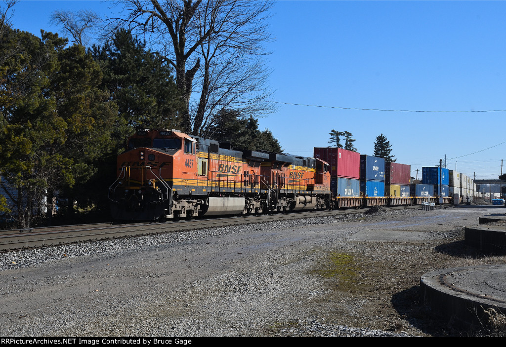 BNSF 4437